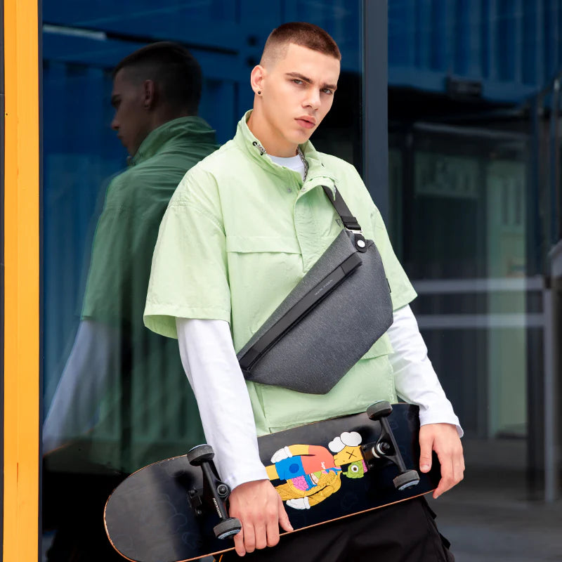 Pelmeen: Günlük Seyahat İçin Akıcı Tasarımlı Göğüs Çantası