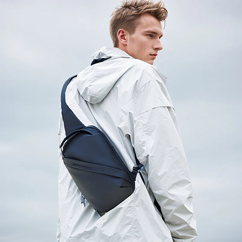 Clear: Sade Su Geçirmez Büyük Kapasiteli Çapraz Omuz Çantası