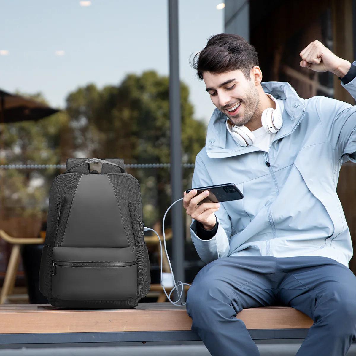 Softologic II: Hafif Şık Teknolojik Gelişmiş Suya Dayanıklı Sırt Çantası