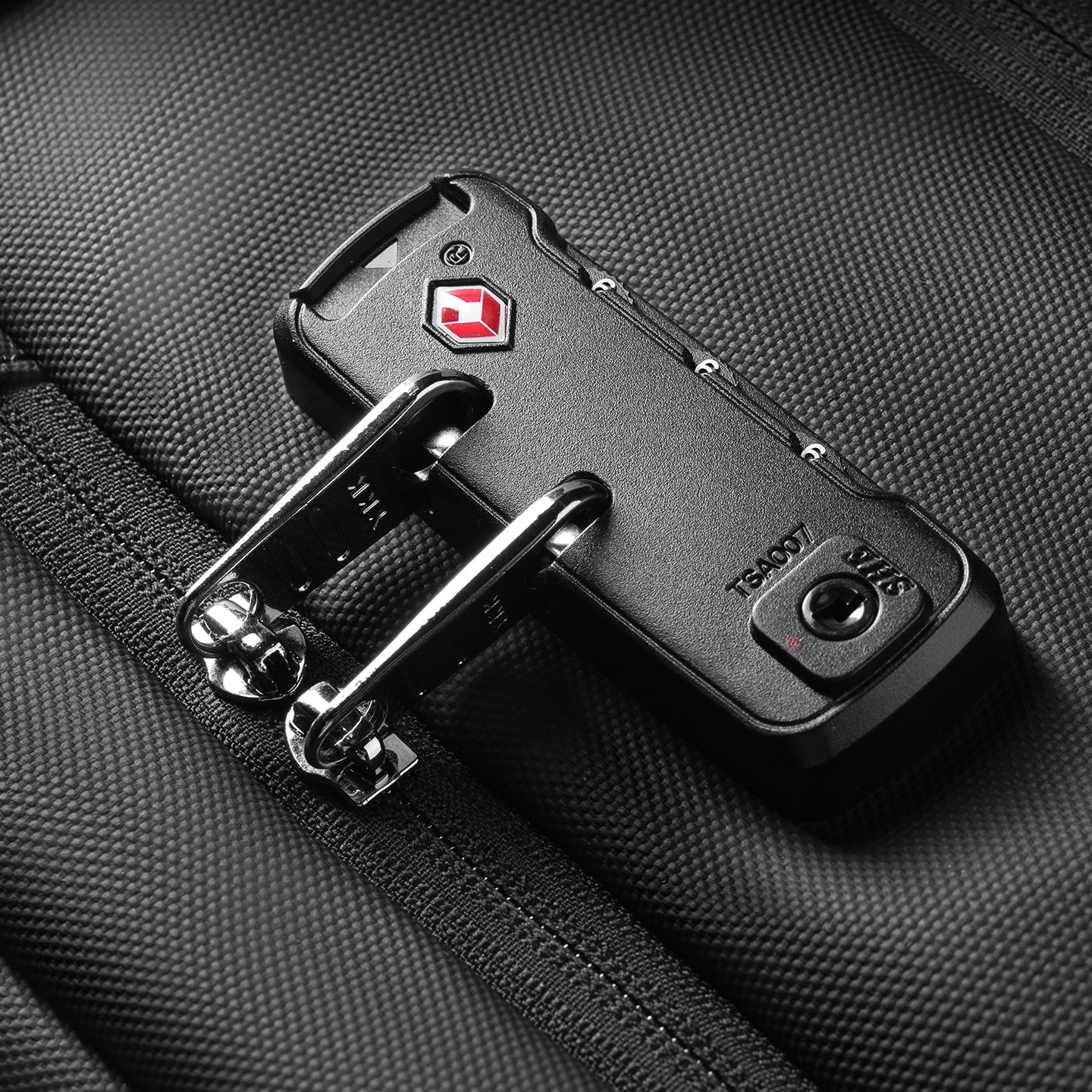 Expandos Max: Çok Yönlü Maksimum Kapasiteli Genişletilebilir TSA Kilitli Şarj Portlu Seyahat Sırt Çantası