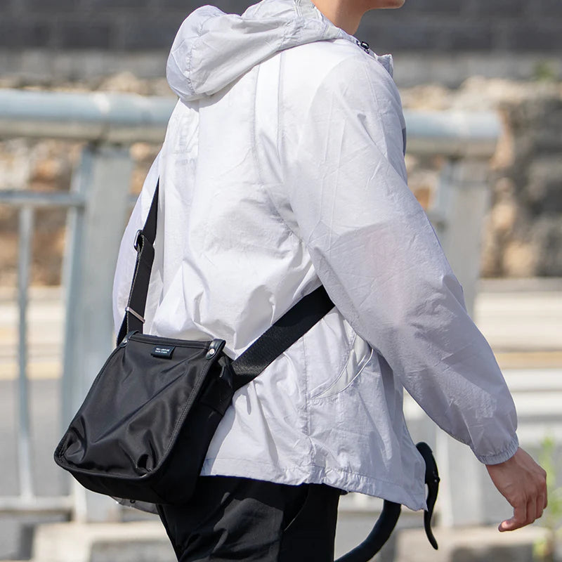 Urban Defender: Hafif Seyahat Suya Dayanıklı Çapraz Çanta