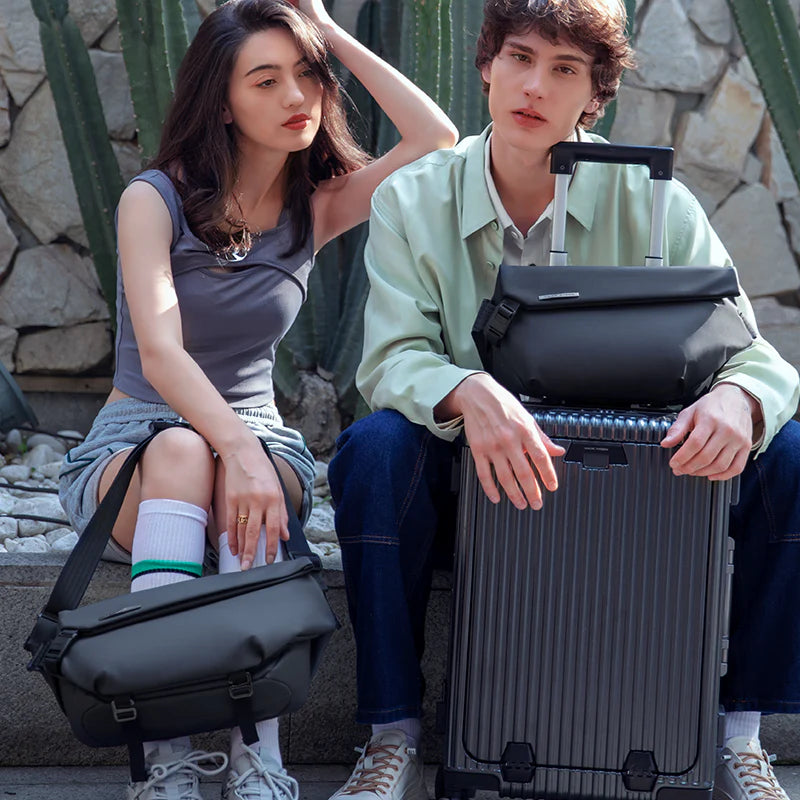 Casual II: Suya Dayanıklı Çizilmez ve Şık Omuz Çantası