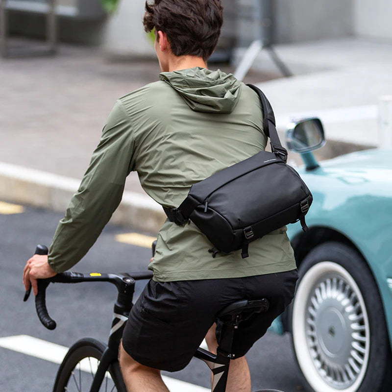 CityWalk: Geniş Kapasiteli Su Geçirmez Omuz Çantası YKK Fermuarlı