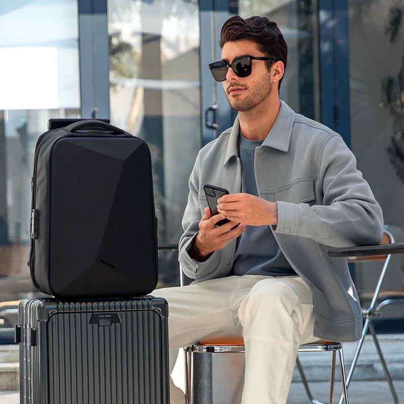 Protector I: Elmas Kesim Tasarım Sert Kasa Su Geçirmez Çizilmez Çok Fonksiyonlu Laptop Sırt Çantası