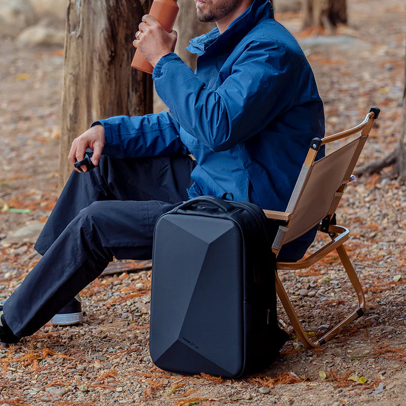 Protector I: Elmas Kesim Tasarım Sert Kasa Su Geçirmez Çizilmez Çok Fonksiyonlu Laptop Sırt Çantası