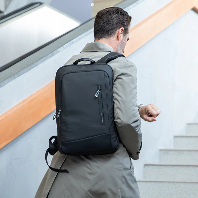 UrbanLite Pro: Şık Suya Dayanıklı İş Seyahat Sırt Çantası