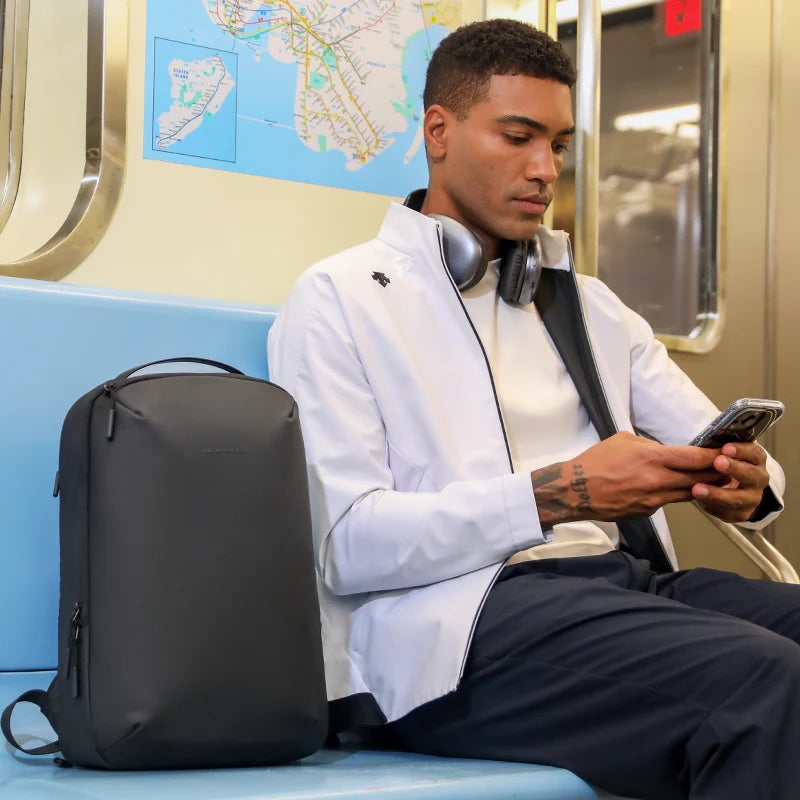 ZenOrganizer: Pratik Kompakt Laptop Sırt Çantası Günlük Kullanım