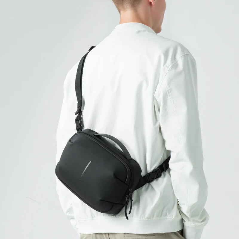 AquaLite: Modern Günlük Kullanım İçin Su Geçirmez Sling Çanta