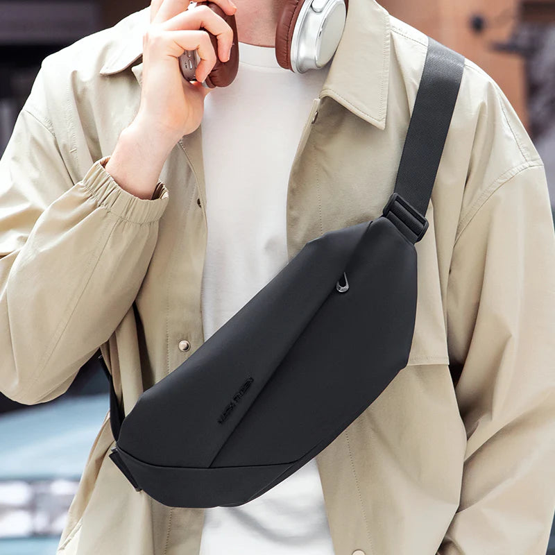 RapidPack Lite: Üç Bölmeli Suya Dayanıklı Çapraz Çanta Günlük Kullanım İçin