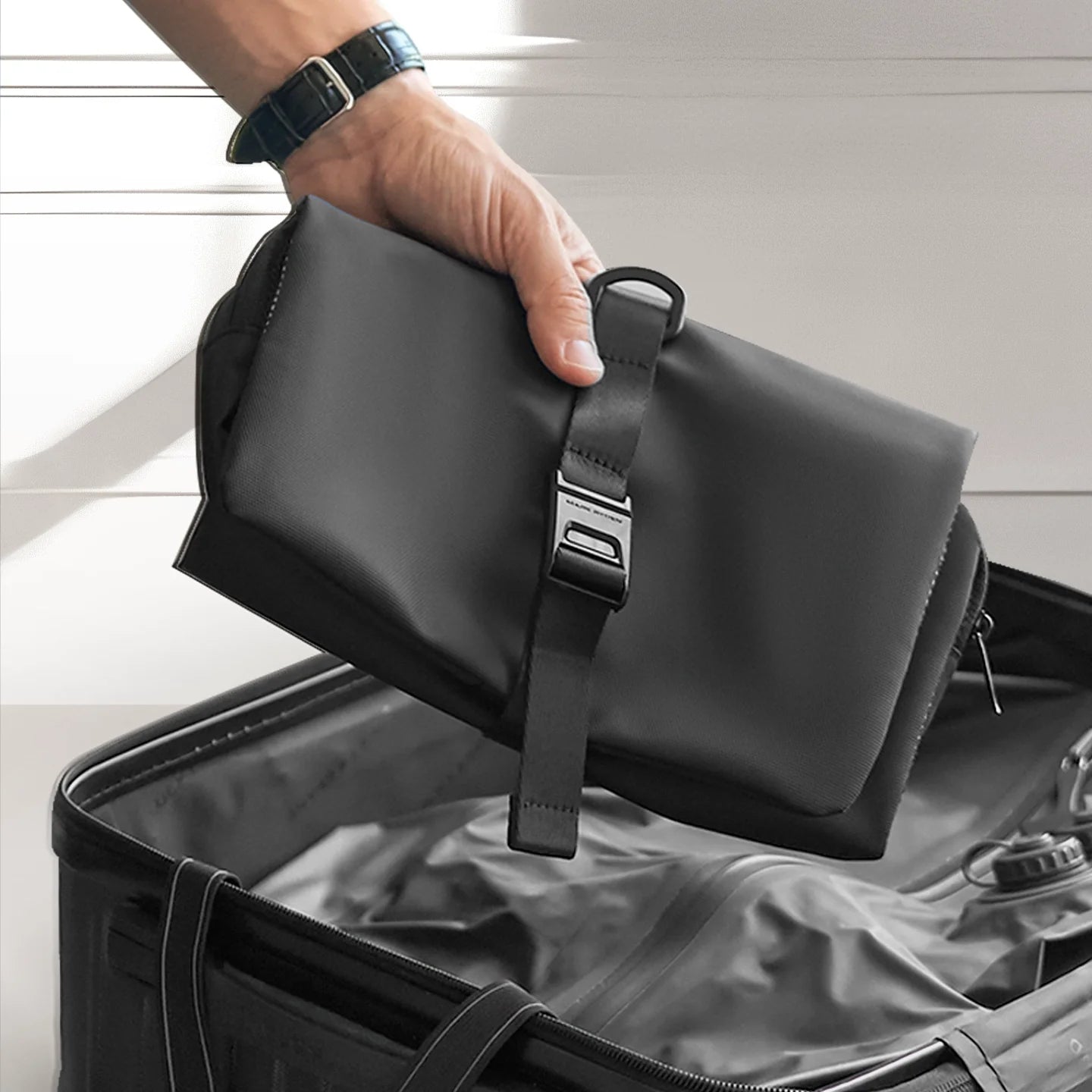 MagiClip: Islak-Kuru Ayrı Tuvalet Çantası Diş Fırçası Tutuculu Günlük Kullanım İçin